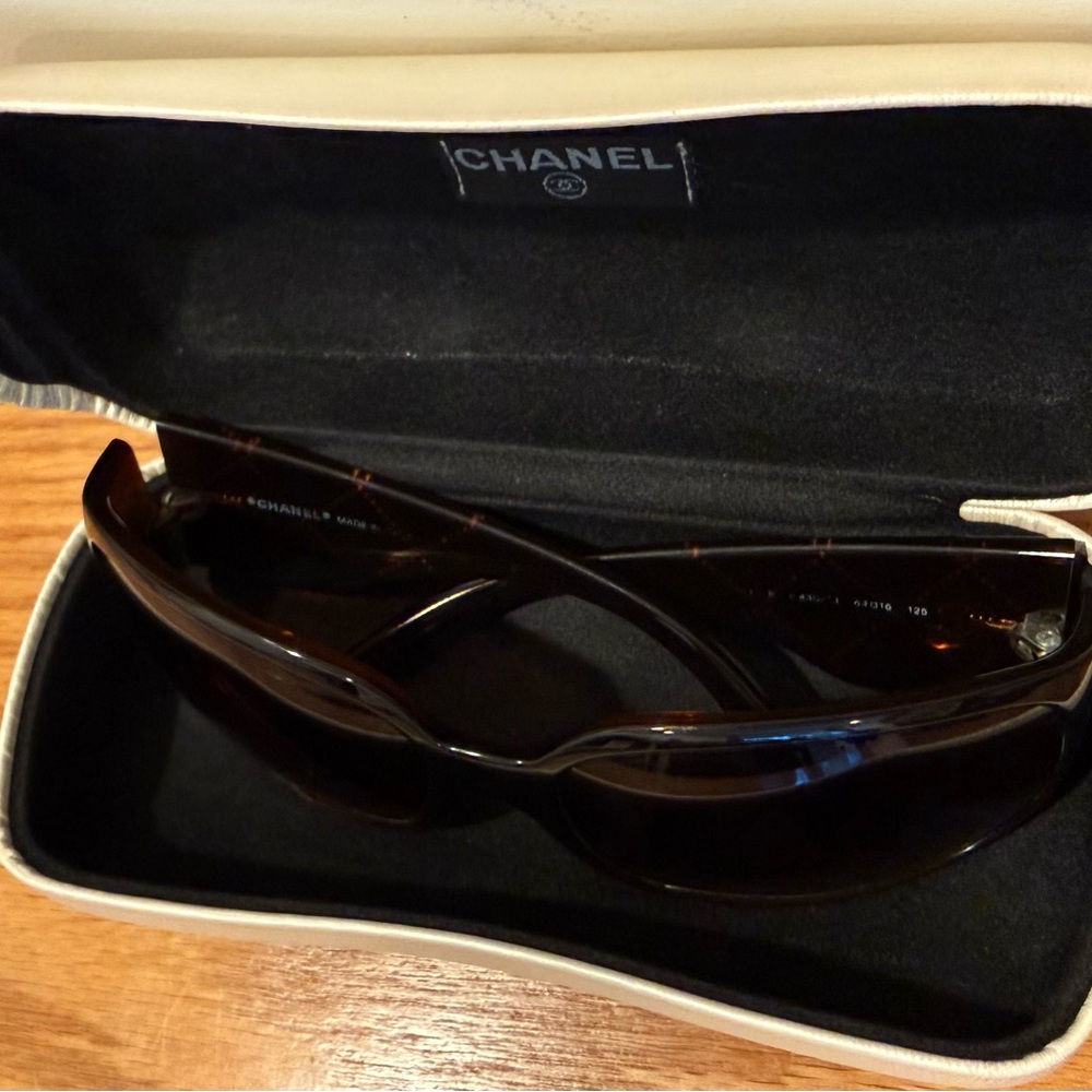 CHANEL Dark Brown Sunglasses (Y2K style) - Picture 2 of 16